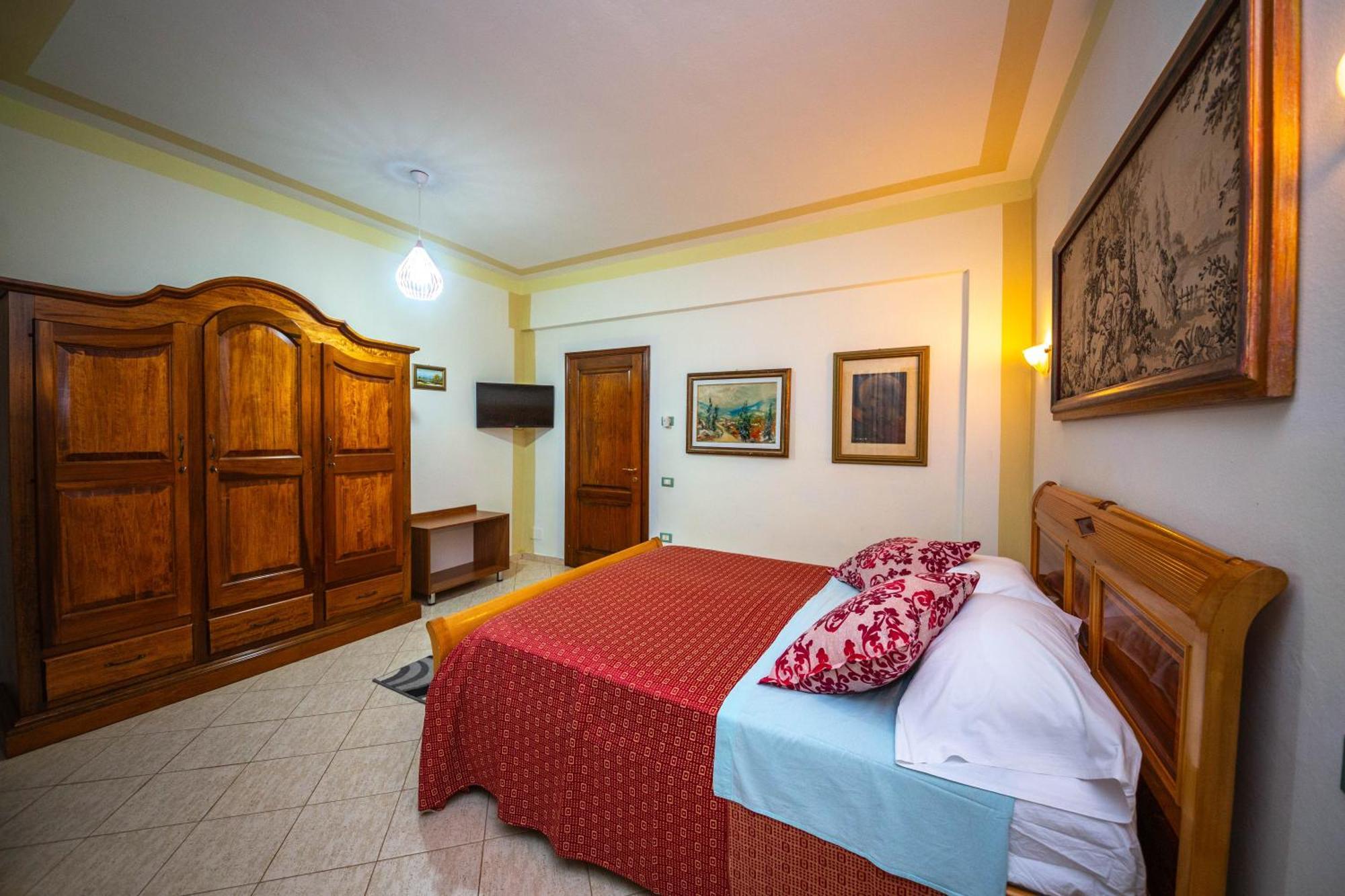 Hotel "San Saena " Radhimë Eksteriør billede