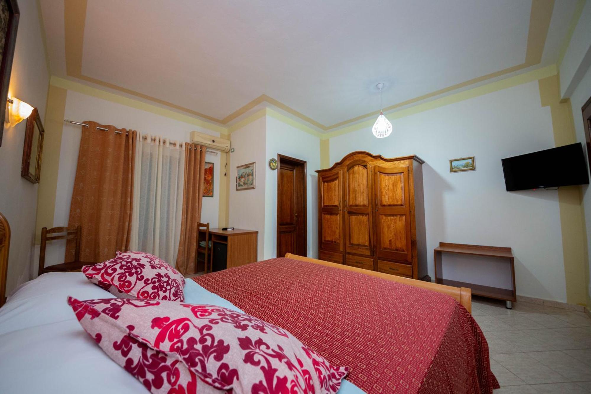 Hotel "San Saena " Radhimë Eksteriør billede
